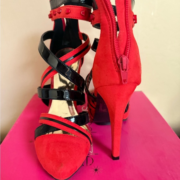 Shoe Dazzle Red and Black Strappy Heels - Picture 2 of 3